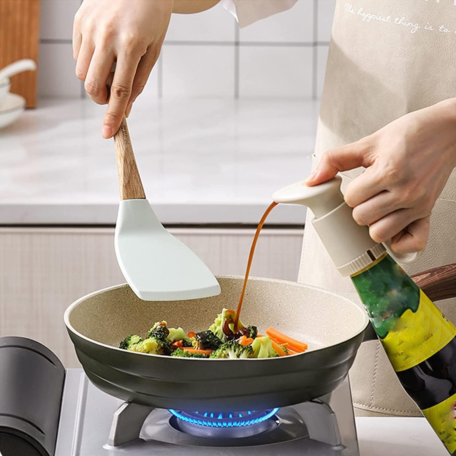 Oyster Sauce Squeezer Effortless Control and Precision_dispenser